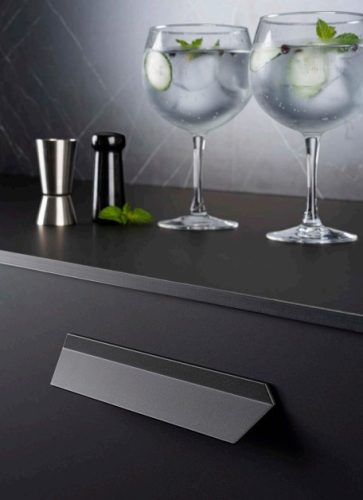 VIEFE PLIÉ Matt fekete Fém fogantyú, 64 mm furattáv