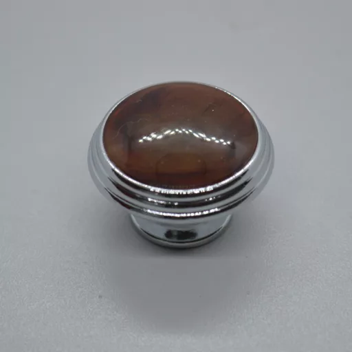 Fém-műanyag bútorgomb, króm-barna színű, 34 mm átmérő