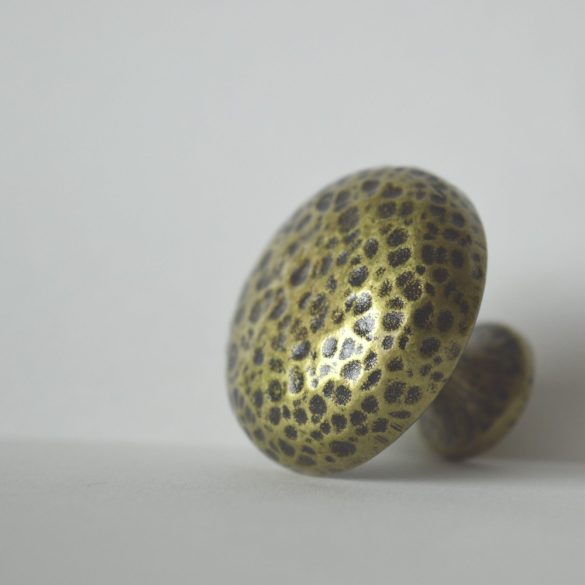 Klassischer Möbelgriff, Möbelknopf aus Metall in patinierter Bronzefarbe