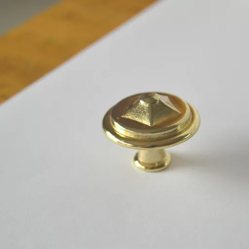 Möbelgriff, goldfarbener Möbelknopf aus Metall