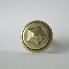 Klassischer bronzefarbener Möbelknopf aus Metall