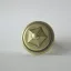Klassischer bronzefarbener Möbelknopf aus Metall