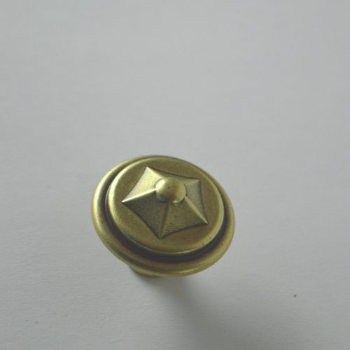 Klassischer bronzefarbener Möbelknopf aus Metall
