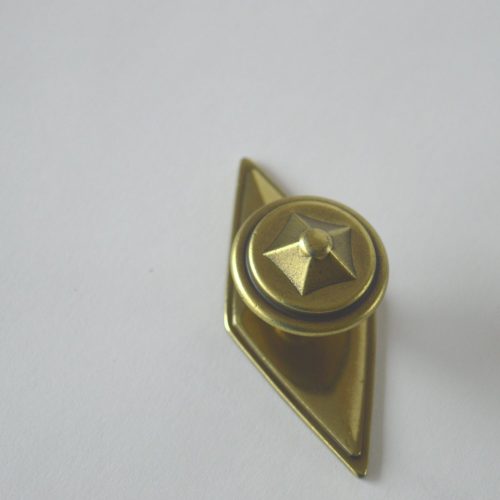 Möbelknopf und Sockel aus Metall, Bronze glänzend