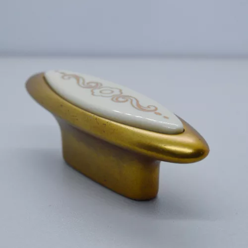 Fém bútorfogantyú, francia arany - virág mintával, 32 mm furattávval