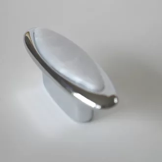   Fém bútorfogantyú, fényes króm, fehér-márvány mintával, 32 mm furattávval
