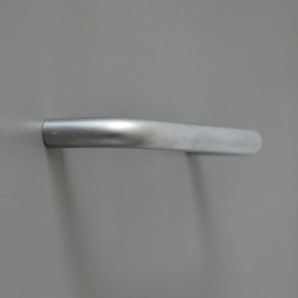 Metall-Möbelgriff in Chrom matt mit 96 mm Lochabstand