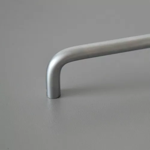 Metall-Möbelgriff in Chrom matt mit 96 mm Lochabstand