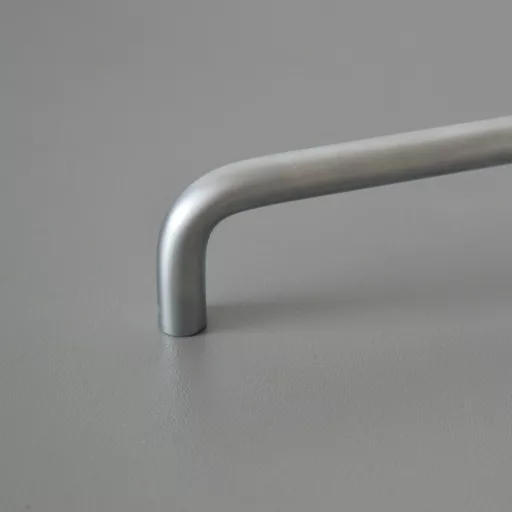 Metall-Möbelgriff in Chrom matt mit 96 mm Lochabstand