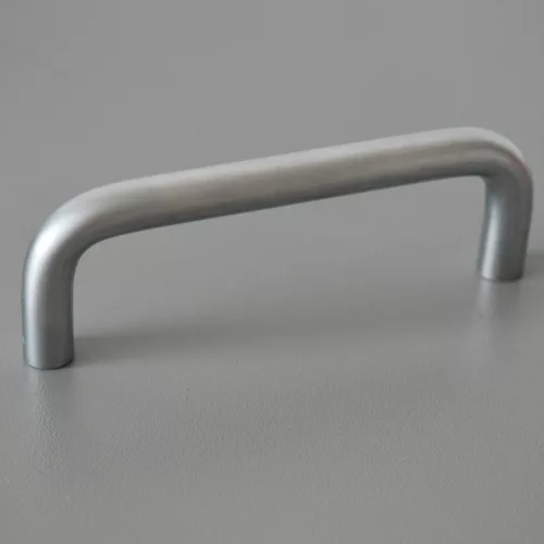 Metall-Möbelgriff in Chrom matt mit 96 mm Lochabstand