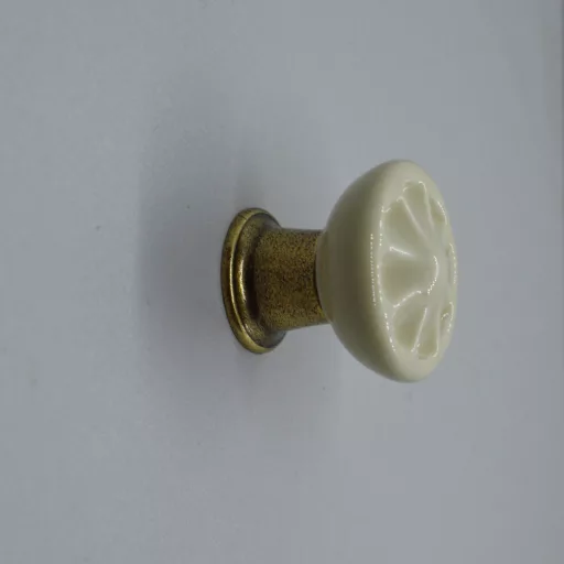 COUNTRY Metall-Porzellan-Möbelknopf, beige mit Hell bronzefarbenem Sockel