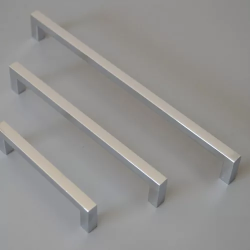 STRETCH Metall-Möbelgriff, Chrom glänzend, 160 mm Bohrung