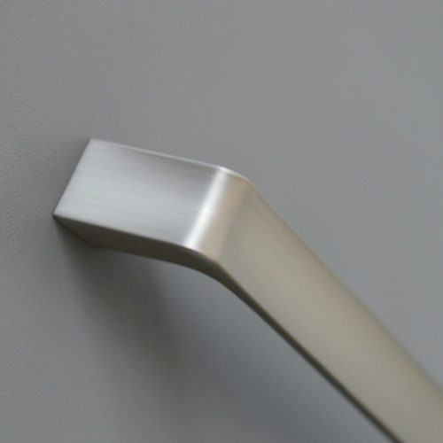 SCOOP Satin Nickel, moderner Möbelgriff, 160 mm Bohrung