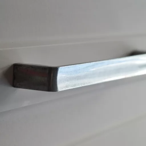 SCOOP antikes Schwarz, moderner Möbelgriff, 160 mm Bohrung