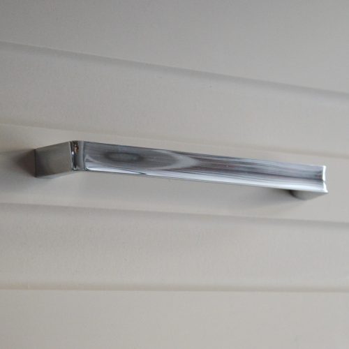 SCOOP Chrom glänzend, moderner Möbelgriff, 320 mm Bohrung