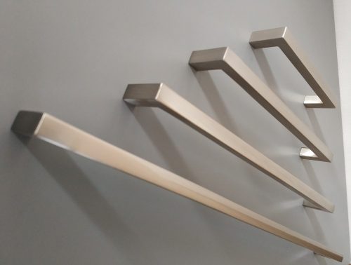 STRETCH Möbelgriff aus Metall, Farbe Nickel gebürstet, Bohrung 224 mm