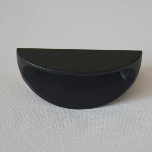 EMOJIE Matt schwarzer, gebogener Möbelgriff, Lochabstand 64 mm