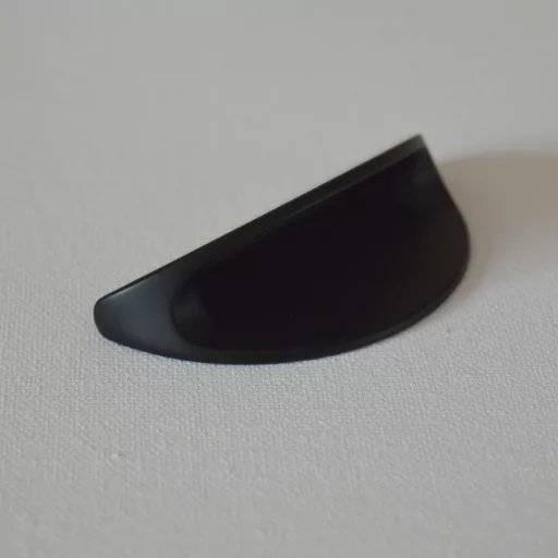 EMOJIE Matt schwarzer, gebogener Möbelgriff, Lochabstand 64 mm