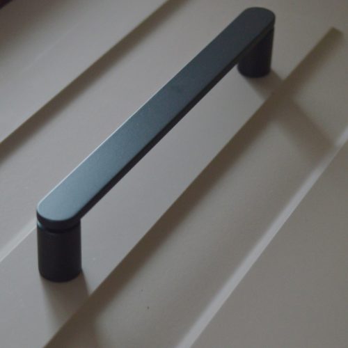 ELLIE fekete bútorfogantyú, 160 mm furattávolsággal