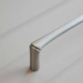   BAMBOO bútorfogantyú, fém, szatin nikkel színben 160 mm furattávolság