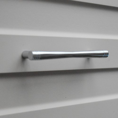 Chromfarbener Metall-Möbelgriff, 96 mm Bohrung, Stangengriff