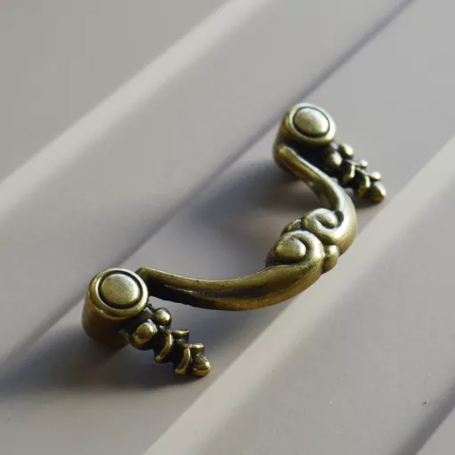 152256412 Antik-Bronze-Möbelgriff, 64 mm Bohrung, antiker Stil