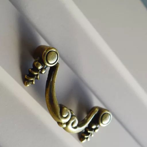 152256412 Antik-Bronze-Möbelgriff, 64 mm Bohrung, antiker Stil