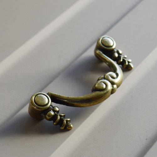 152259612 Möbelgriff in Antikbronze, 96 mm Bohrung, antiker Stil