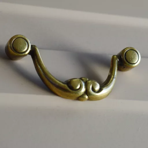152266412 Antik-Bronze-Möbelgriff, 64 mm Bohrung, antiker Stil