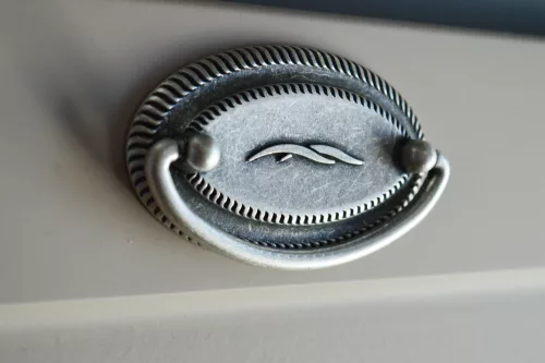 152306416 Old Silver, vintage stílusú, 64 mm furattávolságú bútorfogantyú