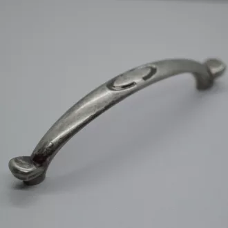   Antik stílusú, 128 mm furattávolság, antik fekete bútorfogantyú