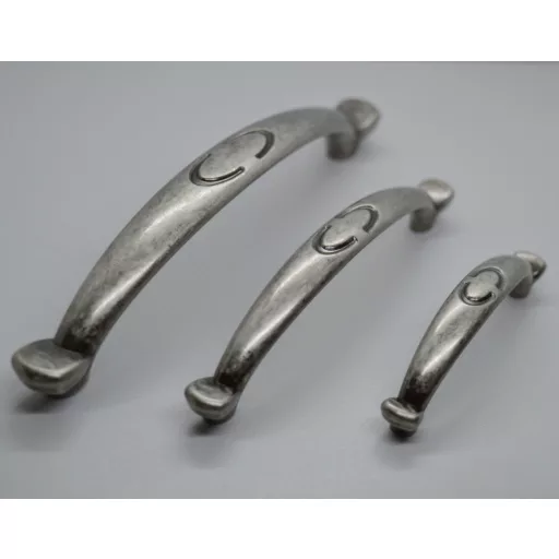 Antikstil, 128 mm Bohrungsabstand, antikschwarzer Möbelgriff