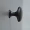 Fém bútorgomb, matt fekete színű, 29 mm átmérő