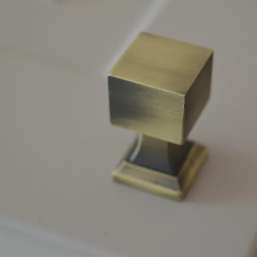 153741804 Viereckiger Metallmöbelknopf, antikbronzefarben