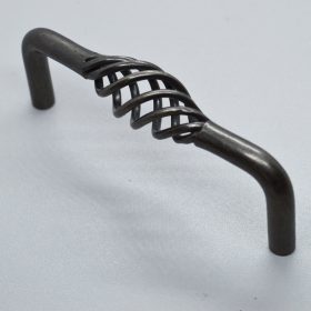   VIRELLA L fém bútorfogantyú, ófekete színű, csavart formájú, 96 mm furattávval