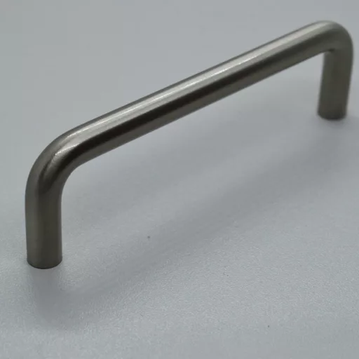 IDA Möbelgriff aus Metall, Farbe gebürstetes Nickel, Bohrung 96 mm