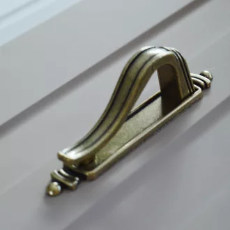 2-teiliger Metall-Möbelgriff, antikbronz , 64 mm Bohrung