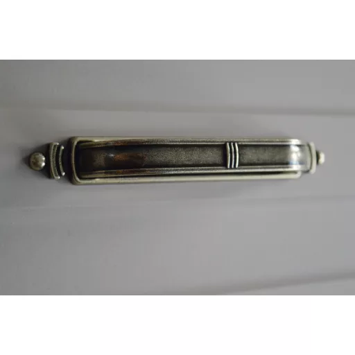 Fém bútorfogantyú, antik bronz színű, 96 mm furattávval