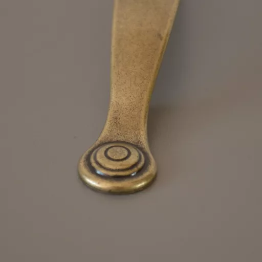 IRIS fém bútorfogantyú, 96 mm furattáv, antik bronz szín
