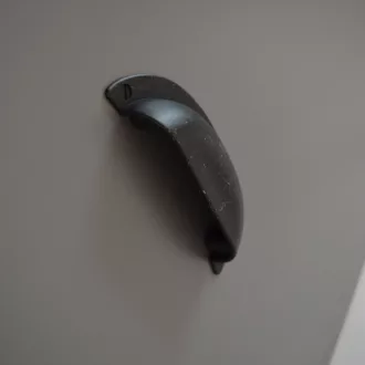 Möbelgriff aus Metall, dunkelschwarz antikisiert 