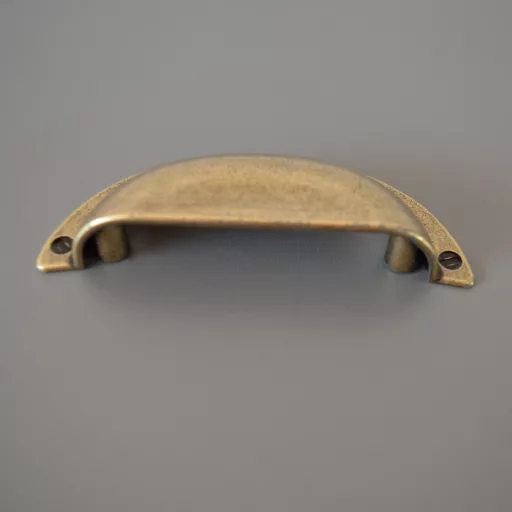 Colombo fém bútorfogantyú, antikolt világos bronz színű, 64 mm furattávval