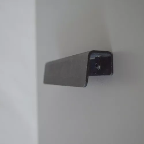 Antiker dunkelschwarzer Möbelgriff aus Metall