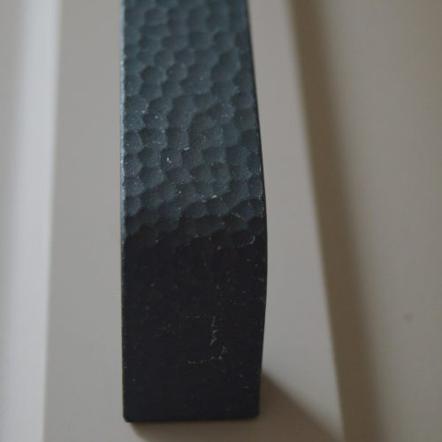 FORGE 19.4135.53 Fém bútorfogantyú, antik fekete színű, 160 mm furattávval