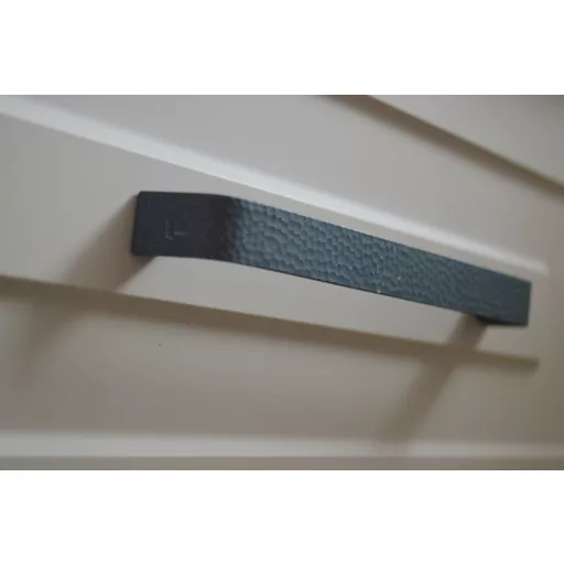 19.4135.53 Metallgriff für Möbel, antik schwarz, Lochabstand 160 mm