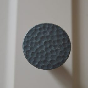   FORGE 19.4136.53 Fém bútorgomb fogantyú, antik fekete színű