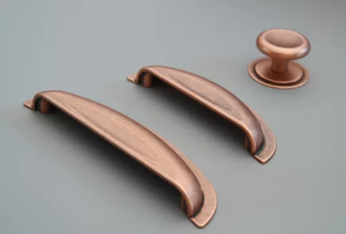 ARUBA Möbelgriff aus Metall, kupferfarben antik, 96 mm Lochabstand