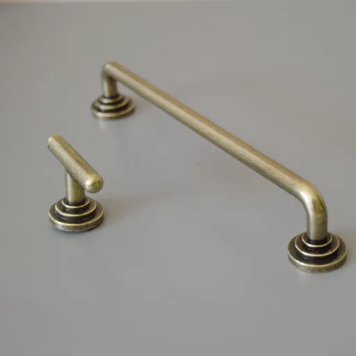 Möbelgriff aus Metall, Farbe Bronze antik, Bohrung 160 mm