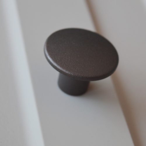 Strukturált barna színű, festett felületű