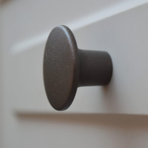 Strukturált barna színű, festett felületű