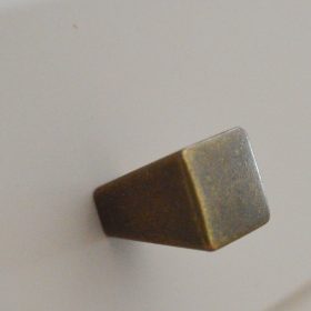 2267_AN Möbelknopf aus Metall, Bronze antikisiert 